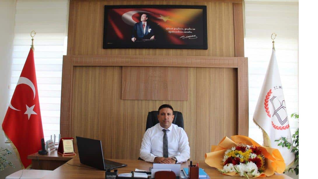 İlçe Milli Eğitim Müdürü Sayın Erhan SARI yeni görevine başladı.
