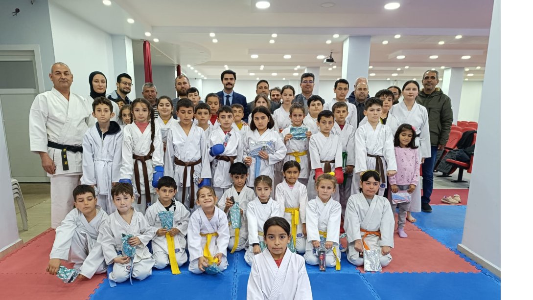 İlçe Milli Eğitim Müdürümüz Sayın Erhan SARI'dan Karate Kursuna Ziyaret